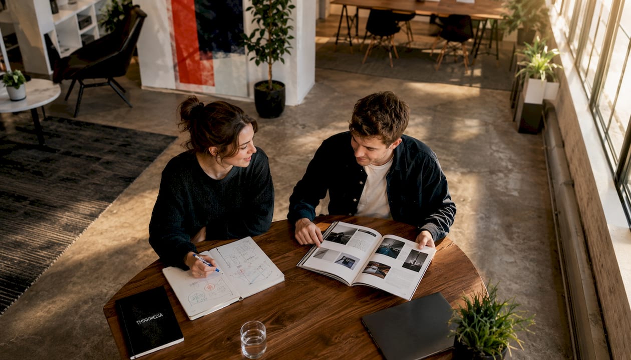 Das Team leitet den virtuellen Workshop gemeinsam und sorgt für einen reibungslosen Ablauf.