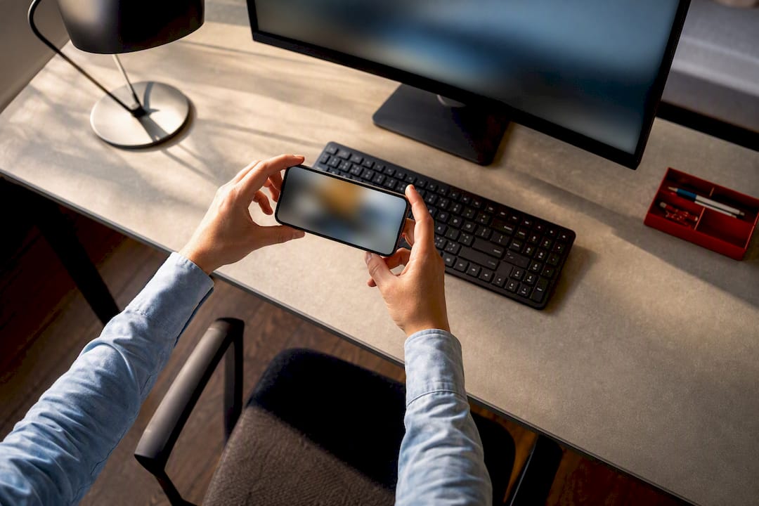 Arbeitsplatz für die Ergonomieüberprüfung fotografieren